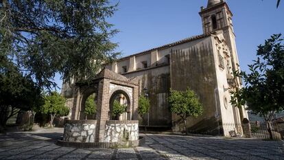 La iglesia de San Juan Bautista en Linares de la Sierra, en la provincia de Huelva.