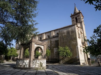 La iglesia de San Juan Bautista en Linares de la Sierra, en la provincia de Huelva.