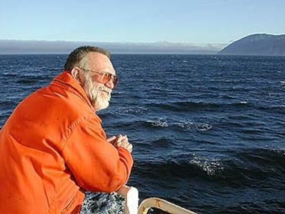 Terry Whitledge, director científico de la expedición ruso-estadounidense al Ártico, a bordo del <i>Profesor Jromov.</i>