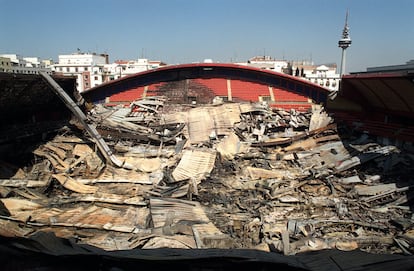 Así quedó el Palacio de los Deportes de la Comunidad de Madrid, destruido por un incendio.