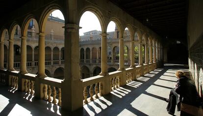 Pati de la Casa de Convalescència, seu de l'IEC.