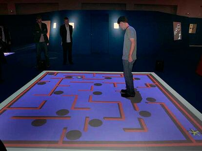 Juego <i>MetaFields Maze,</i> diseñado por Bill Keays, que se muestra en la Laboral de Gijón.