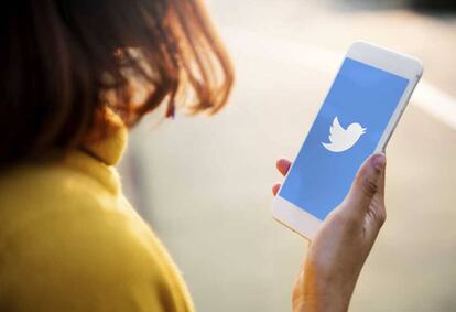 Twitter en un teléfono móvil