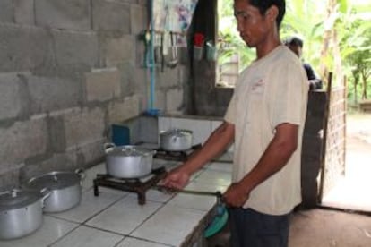 El biodigestor suministra energía a la cocina sin necesidad de consumir madera