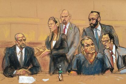 'El Chapo' con sus abogados y un intérprete en el juzgado de Nueva York.