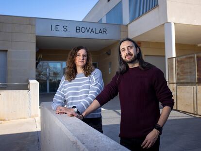 Marisa Fernández y Zarach Llach estudiaron Magisterio y dan clase de secundaria en el instituto público Bovalar de Castellón.