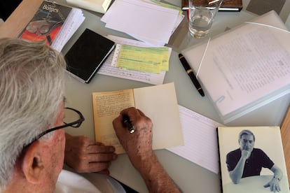 Vargas Llosa, en el apartamento de Nueva York (EE UU) en 2010.