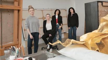 De izquierda a derecha, Delia Müller- Wüsten, Christine Fröhner, Giuliana Moretto y Sara Cadiñanos, en la sede de New York Art Conservation.