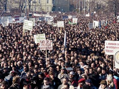 Unas 50.000 personas se manifestaron el 18 de noviembre de 1989 en Sof&iacute;a por unas elecciones libres. 
