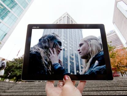 Esta escena de la serie 'The 100' está rodada ante las Seawell Stairs, en el Centro de Convenciones de Vancouver (Canadá).