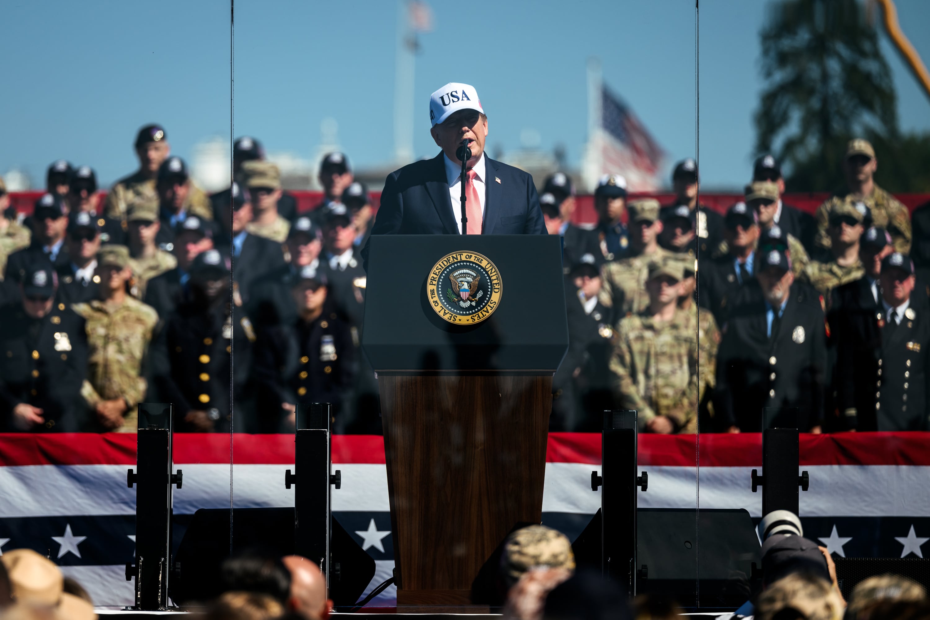 Una anécdota de Trump sobre haber sido rescatado por bomberos en el 11-S genera cuestionamientos sobre su veracidad