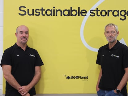 Dos de los tres socios fundadores de
BeePlanet: Jon Asin (izquierda) y Agustín Idareta.