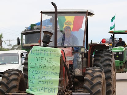 Un agricultor protesta por la escasez de combustible, en Santa Cruz (Bolivia), el pasado 8 de mayo.