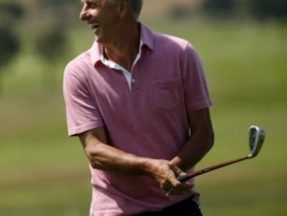 Johan Cruyff, jugant a golf a El Montanyà.