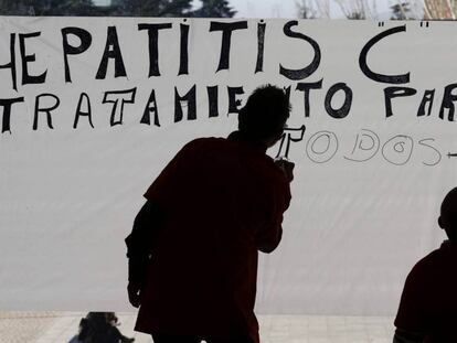 Protesta para pedir acceso a los nuevos tratamientos de la hepatitis C en 2015.