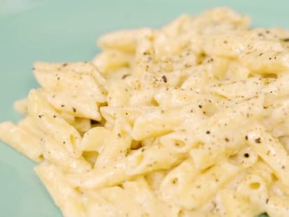 Cacio e pepe en microondas: la pasta más fácil del mundo