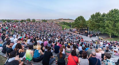 Ólafur Arnalds actúa el pasado jueves en el auditorio del Parque Lineal del Manzanares, dentro de Veranos de la Villa.