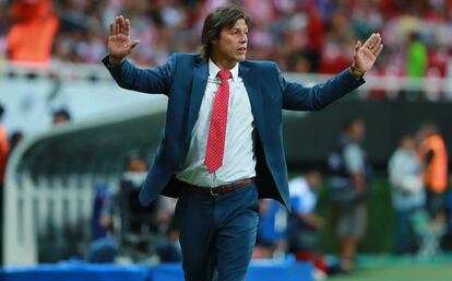 Almeyda, en un partido con las Chivas.