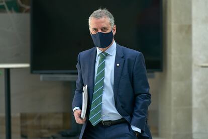 El lehendakari Iñigo Urkullu acude con la mascarilla puesta a una reunión técnica de salud en Vitoria, el pasado abril.