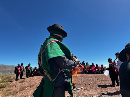 Durante la fiesta de la Cruz los Yapu Kamani dejan el cargo, porque han cumplido su misión de cuidar los sembradíos. 