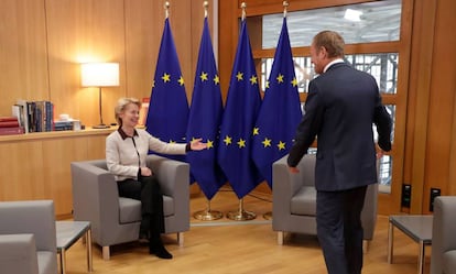 Ursula Von der Leyen junto al presidente del Consejo Europeo, Donald Tusk, durante una reunión en Bruselas, este mes.