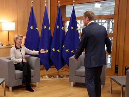 Ursula Von der Leyen junto al presidente del Consejo Europeo, Donald Tusk, durante una reunión en Bruselas, este mes.