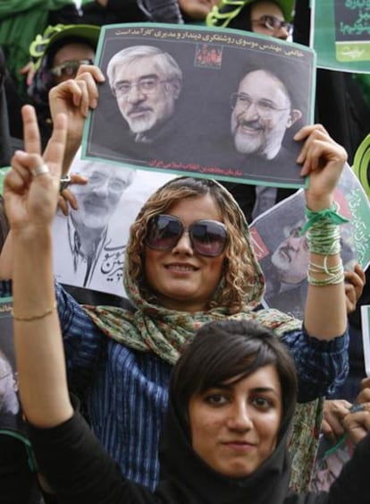 Mujeres iraníes partidarias de Musaví, durante una manifestación.