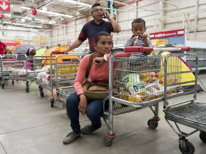 Fila em um supermercado de Caracas.