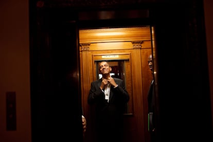 Barack Obama en el ascensor de la Casa Blanca después de asistir a su baile inaugural en la madrugada del 21 de enero de 2009.