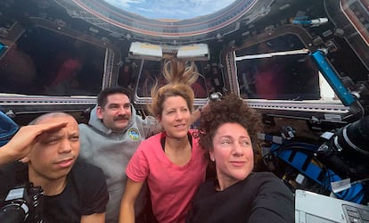 Astronautas misión Crew-12