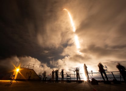 La estela del despegue de la 'Polaris Dawn' en Cabo Cañaveral, este martes. 