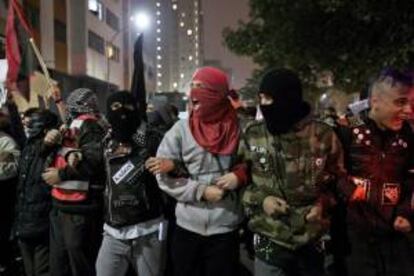 Estudiantes protestando el pasado 11 de junio, contra el aumento de la tarifa de autobús en la ciudad de Sao Paulo (Brasil).