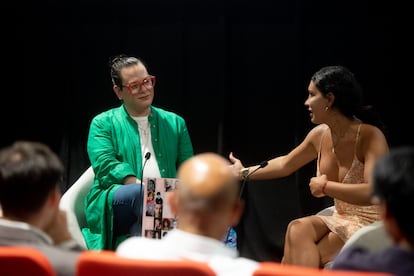 Daniela Vega, a la izquierda, conversando con Daniela Requena, este martes, en la Filmoteca de Valencia.