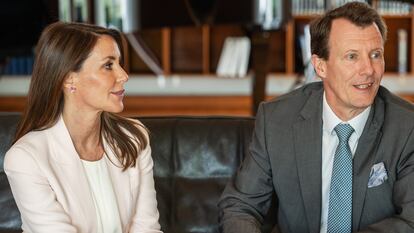 Joaquín y Marie de Dinamarca en la Embajada de Dinamarca en Washington durante su entrevista con el 'Washington Post' el 19 de marzo de 2024.