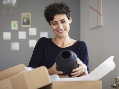 Las compras 'online' permiten recibir en casa todo tipo de artículos. GETTY IMAGES.