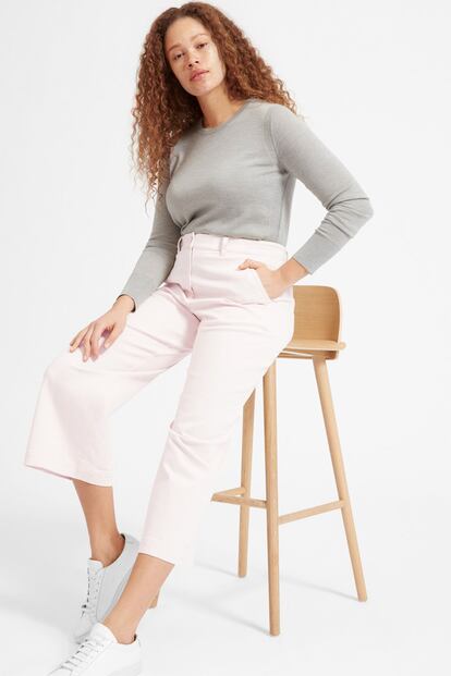 Sabina Karlsson, considerada modelo ‘curvy’, posando para Everlane.