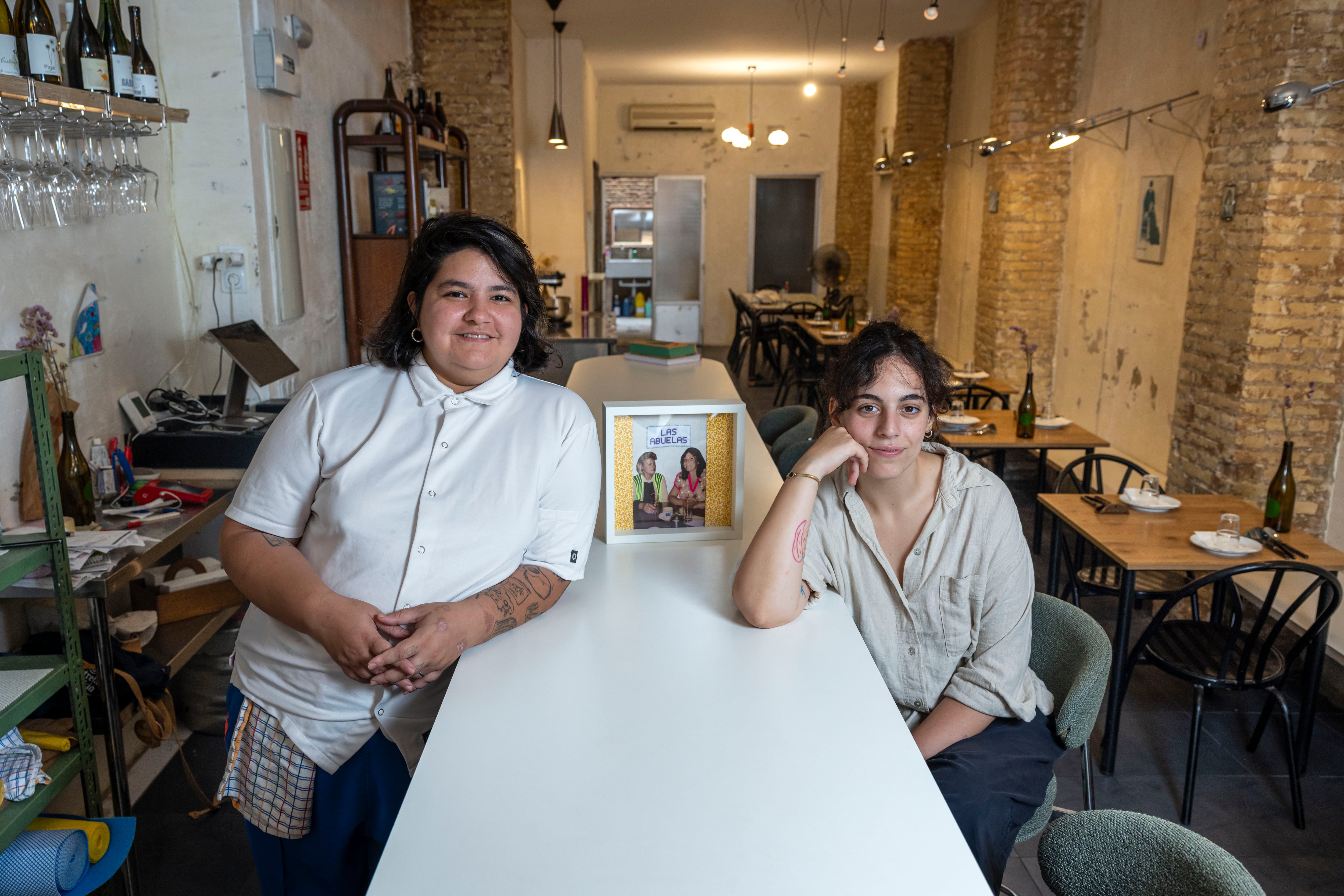 Bernal a Costa, el restaurante de Valencia donde una millenial y una GenZ quieren darte de comer como lo haría tu abuela