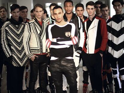“Me encantan los campeones”. Olivier Rousteing se ha inspirado en el esquiador francés de los setenta, Jean-Claude Killy, y en los pilotos de Fórmula Uno, para la colección P/V 2015. Aquí, fotografiado en exclusiva para ICON, en París.