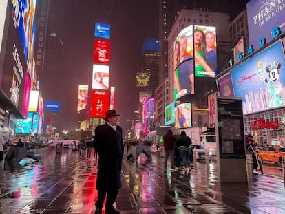 El bailaor José Losada Santiago, 'Carrete de Málaga', retratado en Times Square durante su viaje a Nueva York para actuar en la ciudad el pasado 8 de abril.