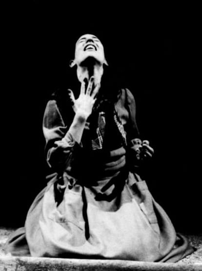 Representación de la versión de Yerma, de Federico García Lorca, dirigida por Miguel Narros en 1996. 