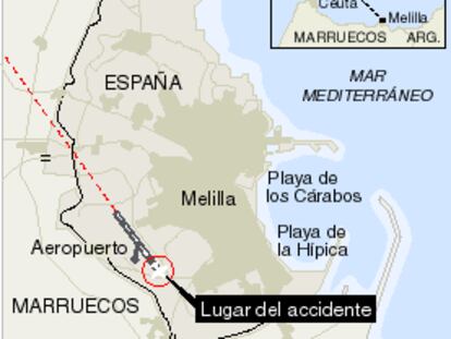 Un avión se sale de la pista y choca con una valla al aterrizar en el aeropuerto de Melilla