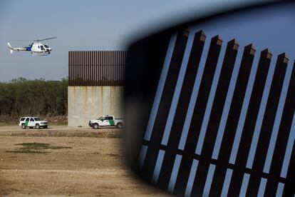 Patrulla aérea y terrestre. Peñitas, Texas (Estados Unidos).