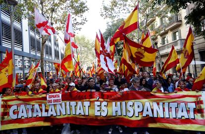 Pancarta on es llegeix "Catalanitat és hispanitat".