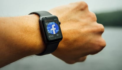 Facebook prepara su propio reloj inteligente.