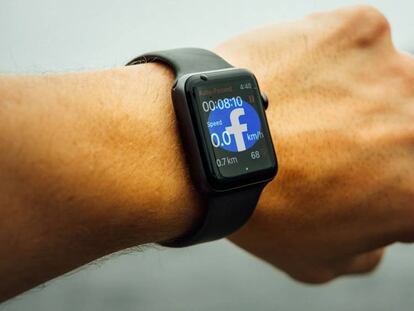 Facebook prepara su propio reloj inteligente.