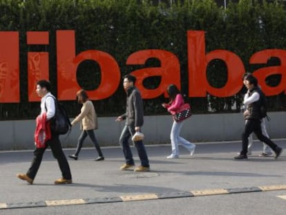 El logo de Alibaba Group en la sede de la compa&ntilde;&iacute;a en Hangzhou (China).