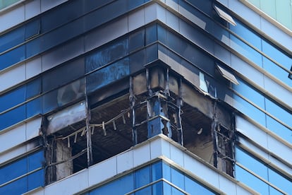 En la imagen la planta 20 de la Torre Godó de Barcelona afectada por el fuego.