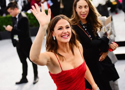 Jennifer Garner no era popular en su clase. Su forma de ser, su apariencia física o la ropa que llevaba no agradaban y que formara parte de la banda del instituto tampoco ayudaba. "Si me preguntaras qué quería ser de mayor, hubiese dicho algo como bibliotecaria", reveló la actriz al periódico 'The Mirror'.