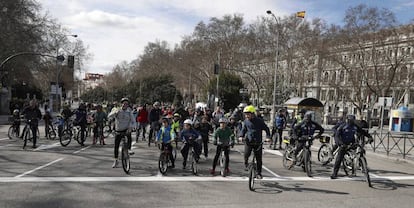 Centenares de niños participaron en la marcha por el paseo del Prado y el eje de la Castellana.
