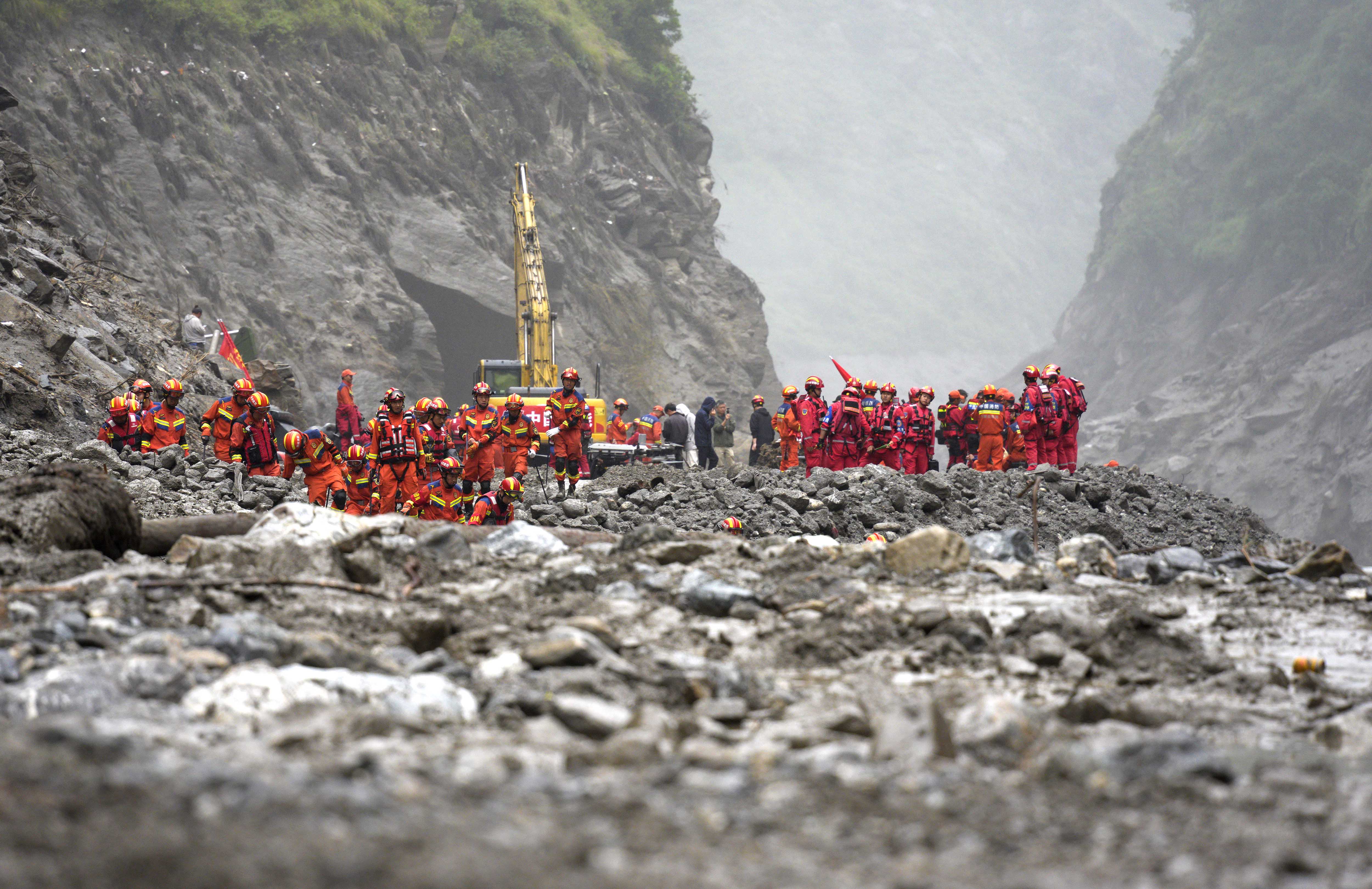 Çin, Himalaya felaketinin ardından Tibet'te sessizlik yasasını uyguluyor.